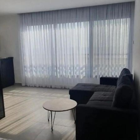 Ryo 11 דירת נופש חדשה על חוף הים נוף לים Apartment Бат Ям Екстериор снимка