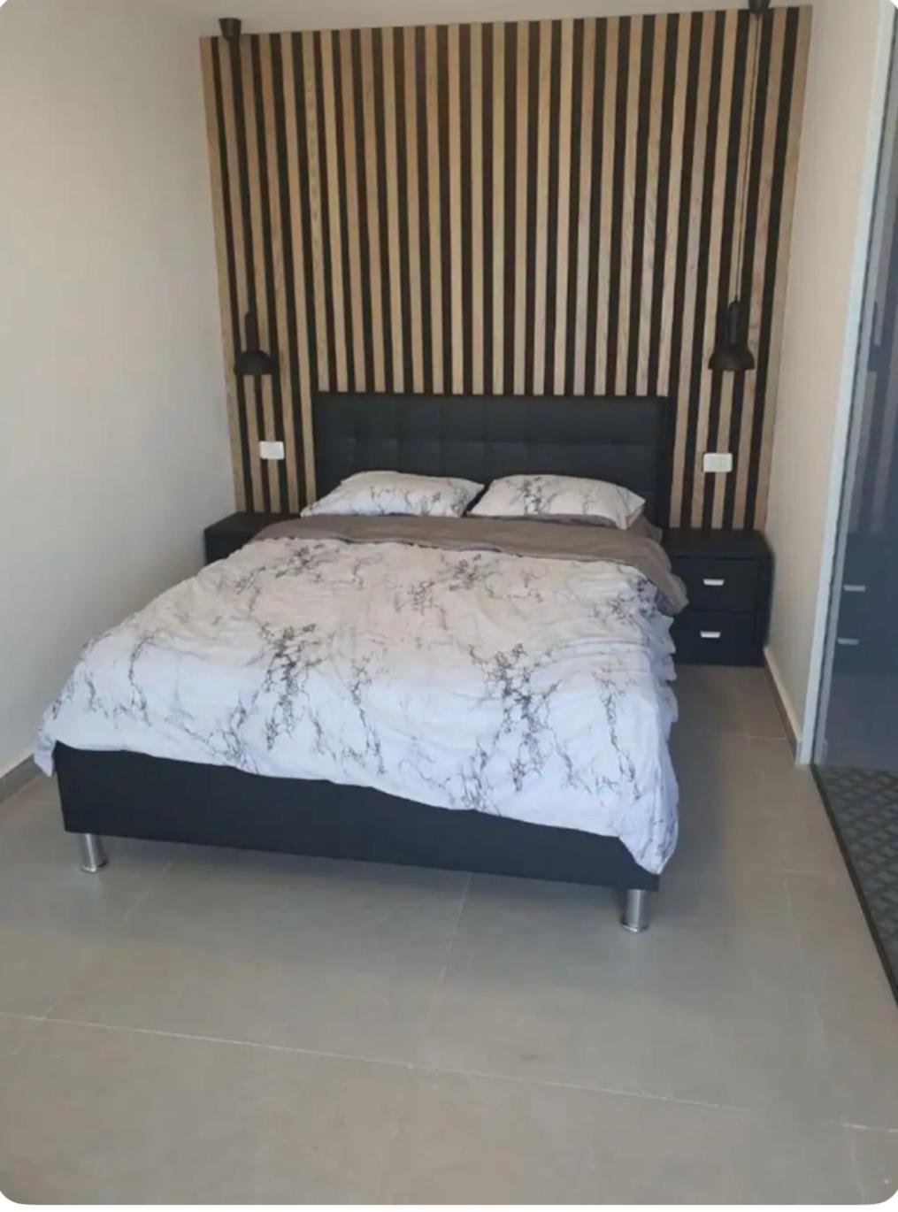 Ryo 11 דירת נופש חדשה על חוף הים נוף לים Apartment Бат Ям Екстериор снимка