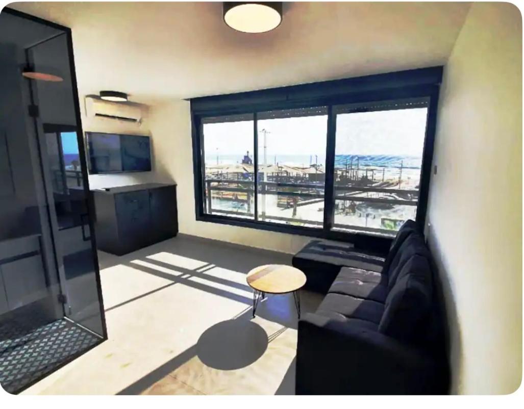 Ryo 11 דירת נופש חדשה על חוף הים נוף לים Apartment Бат Ям Екстериор снимка