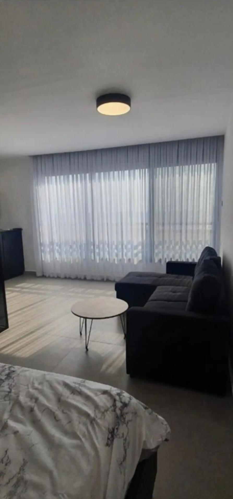 Ryo 11 דירת נופש חדשה על חוף הים נוף לים Apartment Бат Ям Екстериор снимка